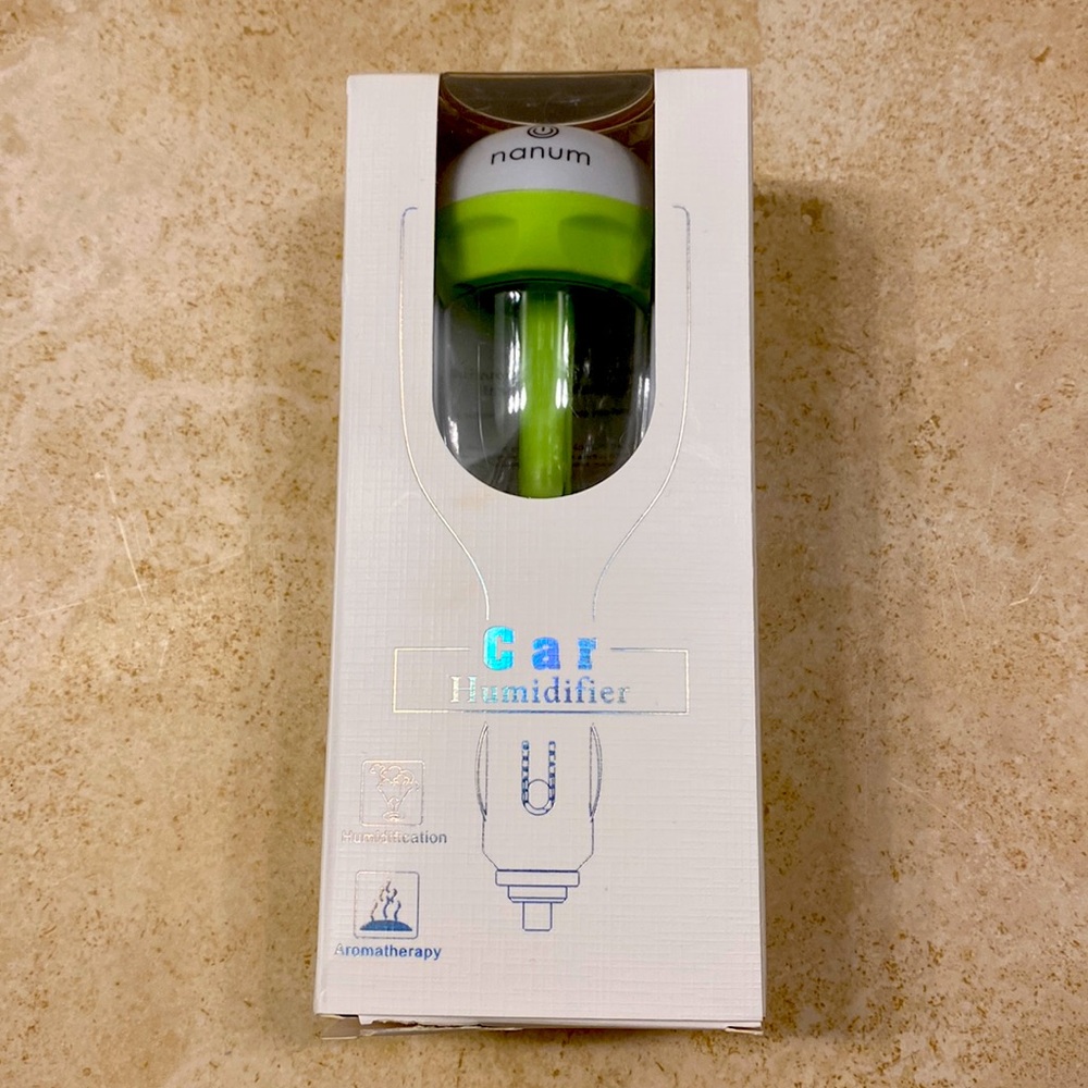 Car humidifier and essential oil for car freshness